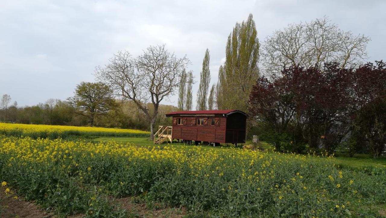 La Ferme De L'Isle Et Sa Roulotte Bed & Breakfast Avaray Eksteriør bilde
