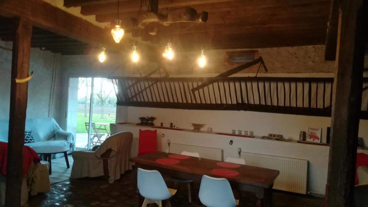 La Ferme De L'Isle Et Sa Roulotte Bed & Breakfast Avaray Eksteriør bilde