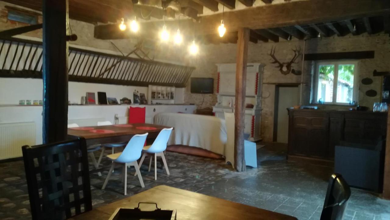 La Ferme De L'Isle Et Sa Roulotte Bed & Breakfast Avaray Eksteriør bilde