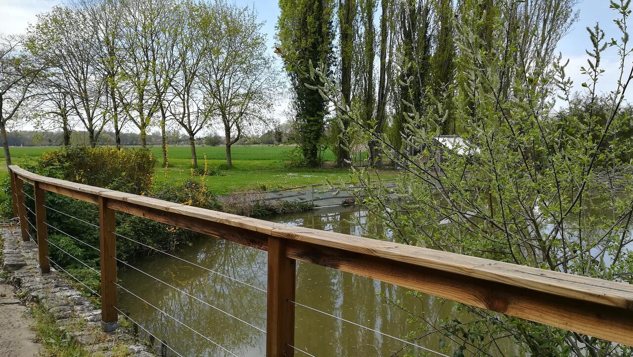 La Ferme De L'Isle Et Sa Roulotte Bed & Breakfast Avaray Eksteriør bilde
