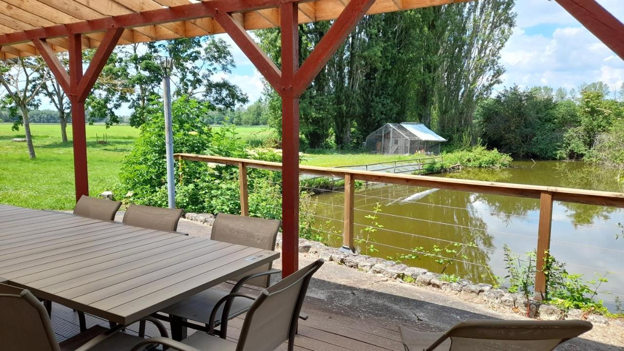 La Ferme De L'Isle Et Sa Roulotte Bed & Breakfast Avaray Eksteriør bilde