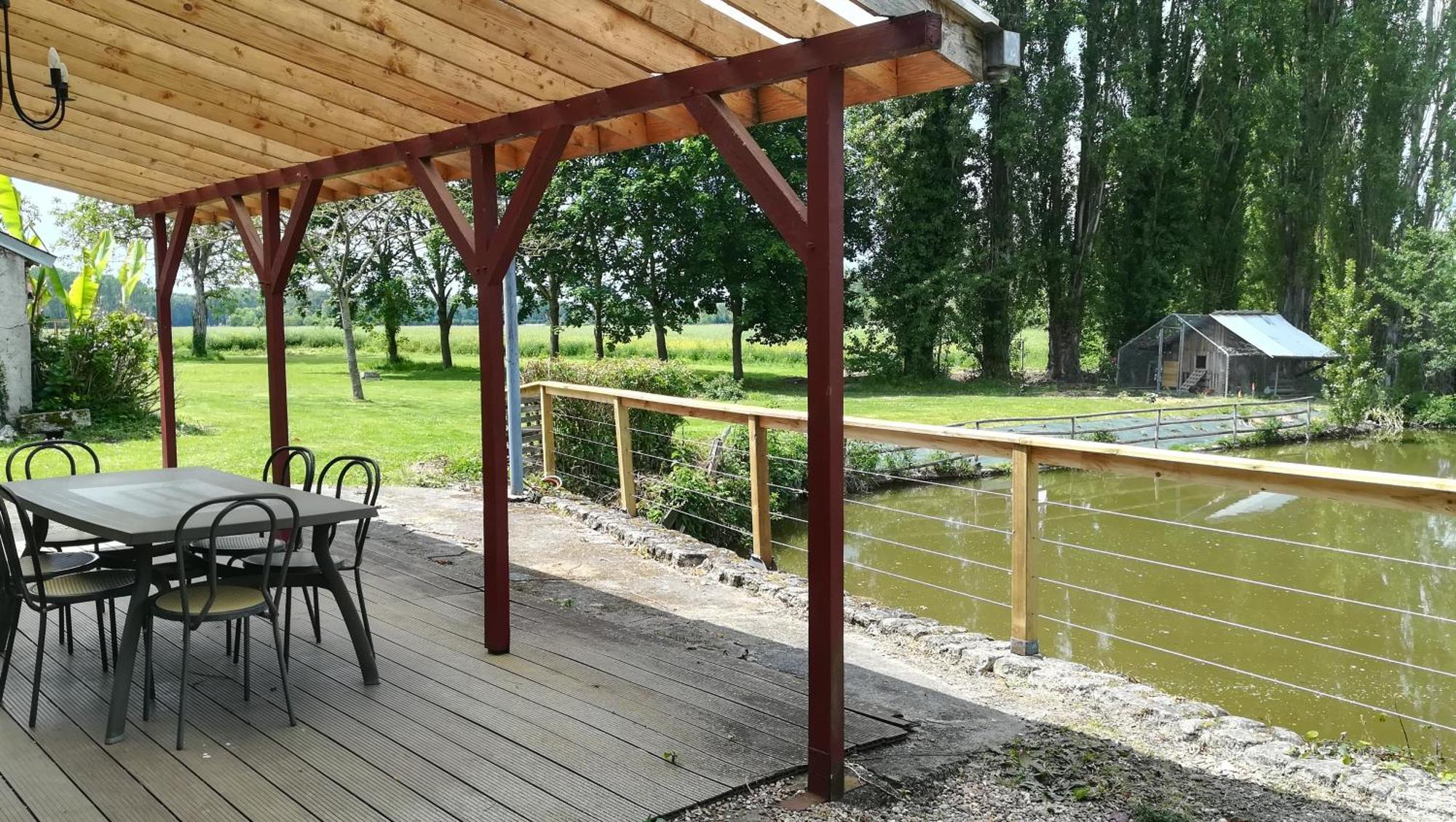 La Ferme De L'Isle Et Sa Roulotte Bed & Breakfast Avaray Rom bilde